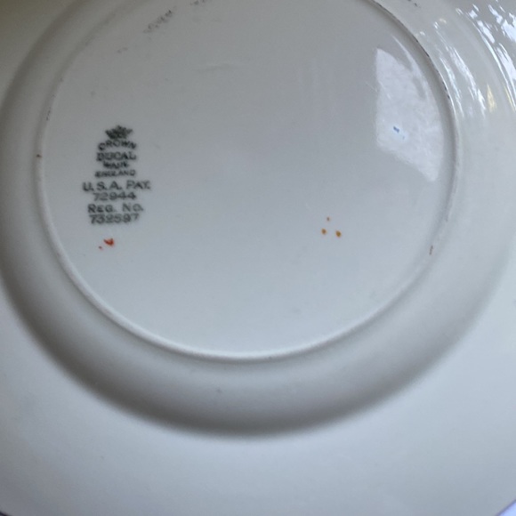 Crown Ducal 10 inch dinner plate. Beautiful pattern made in England - Picture 8 of 8